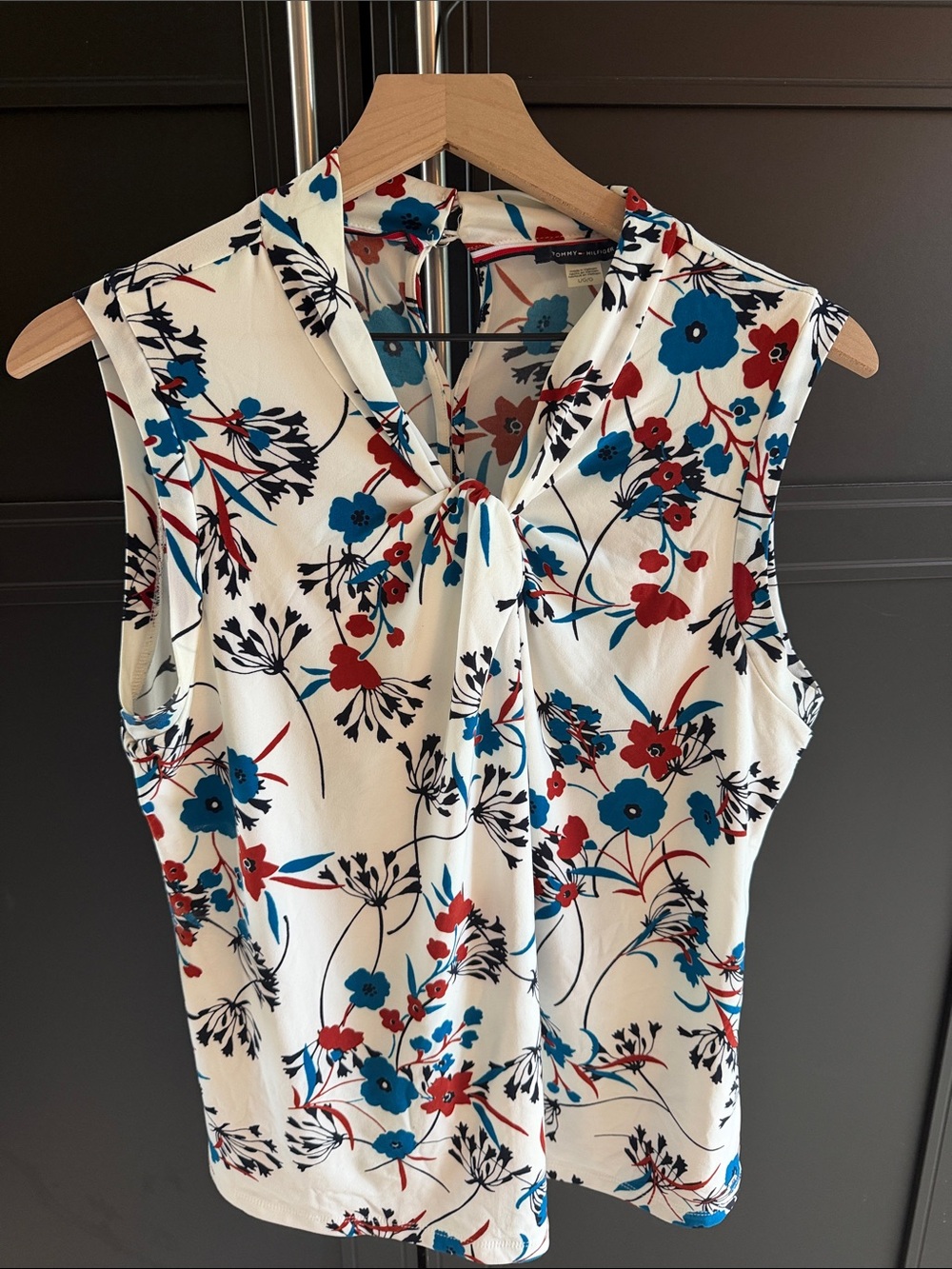 Tommy Hilfiger 
Sleeveless Floral Tie-Neck Top - White with Blue & Red Flowers